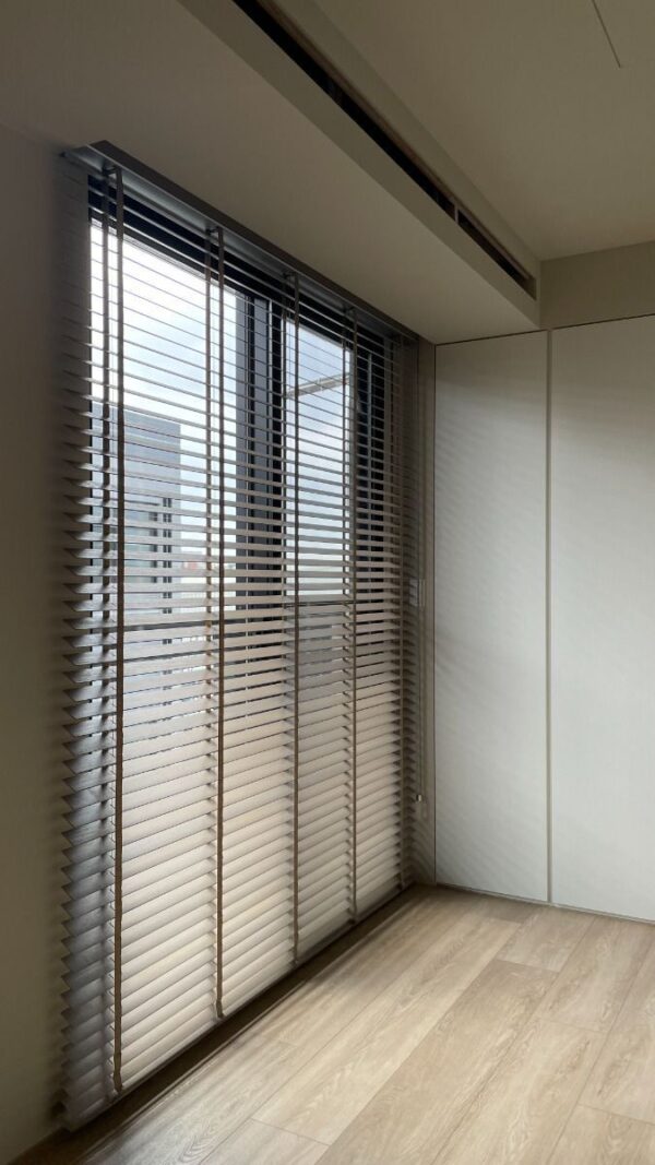 Venetian Blinds - Image 15